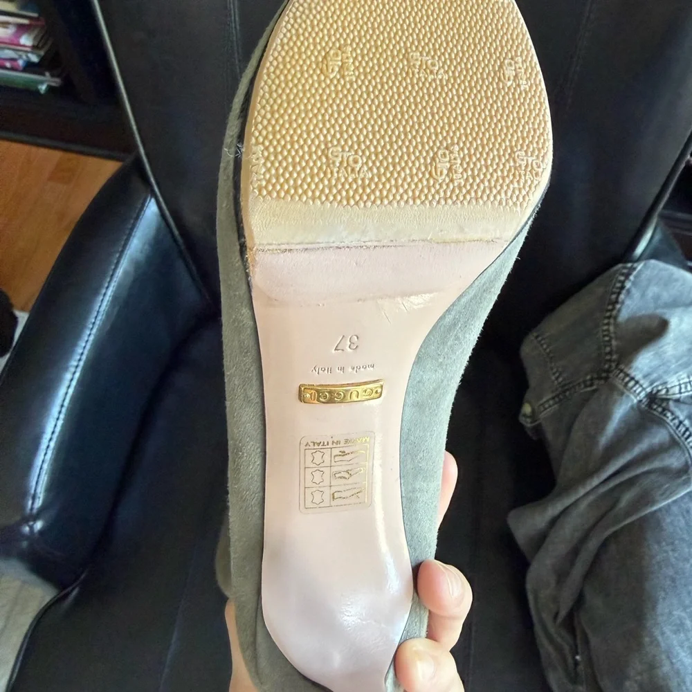 Vintage Gucci Women's Suede Pump, size 7